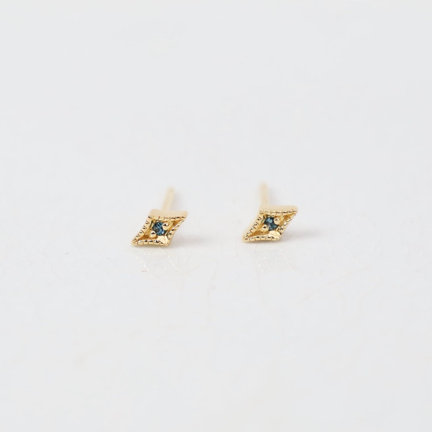 EAR-VRM Gold Vermeil Vintage Tapered Diamond Shaped Stud Earrings