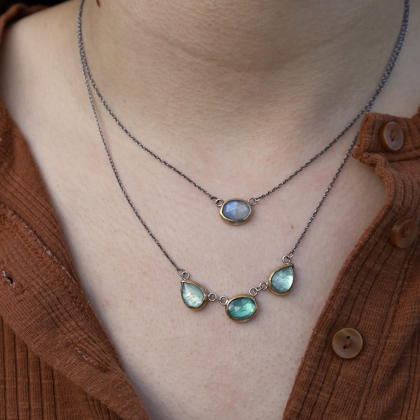 NKL Green Kyanite 3 Stone Teardrop & Oval Crescent Rim Necklace