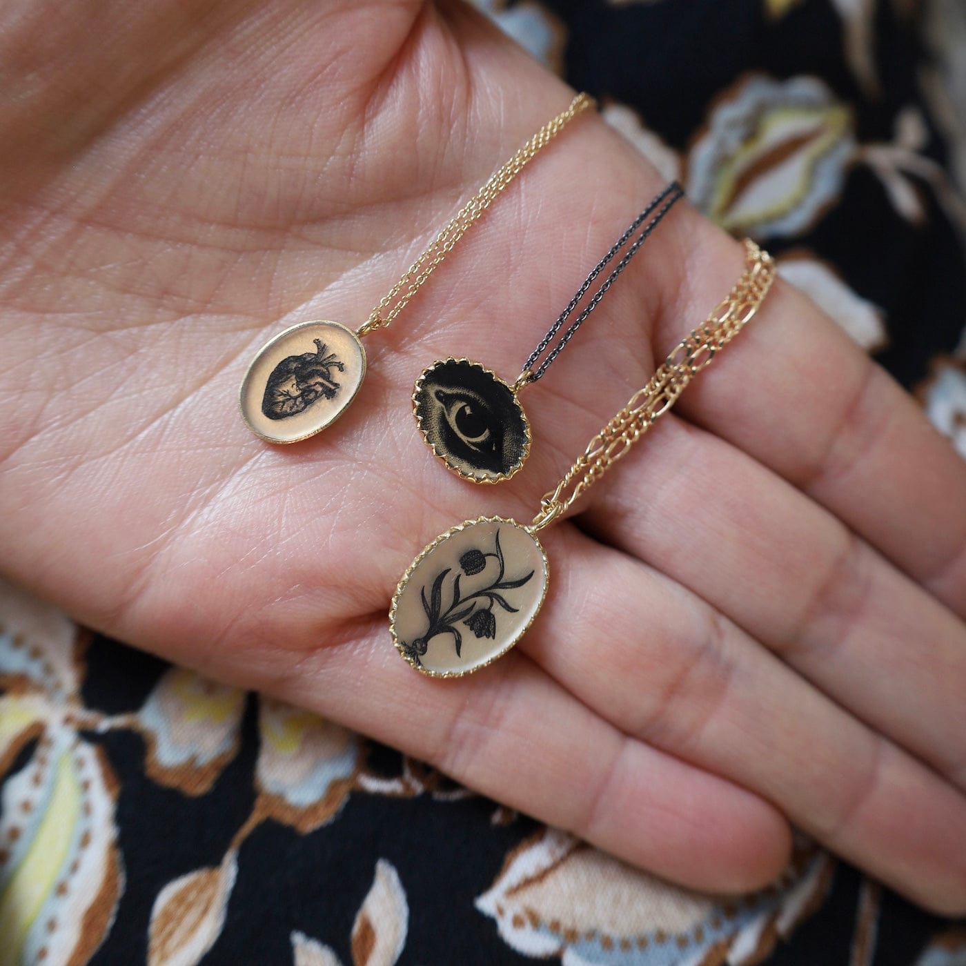 NKL-VRM The Oval Heart Pendant Necklace
