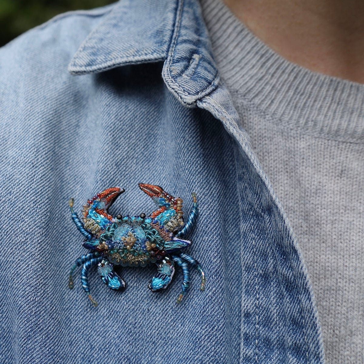 PIN Ornate Blue Crab Brooch Pin